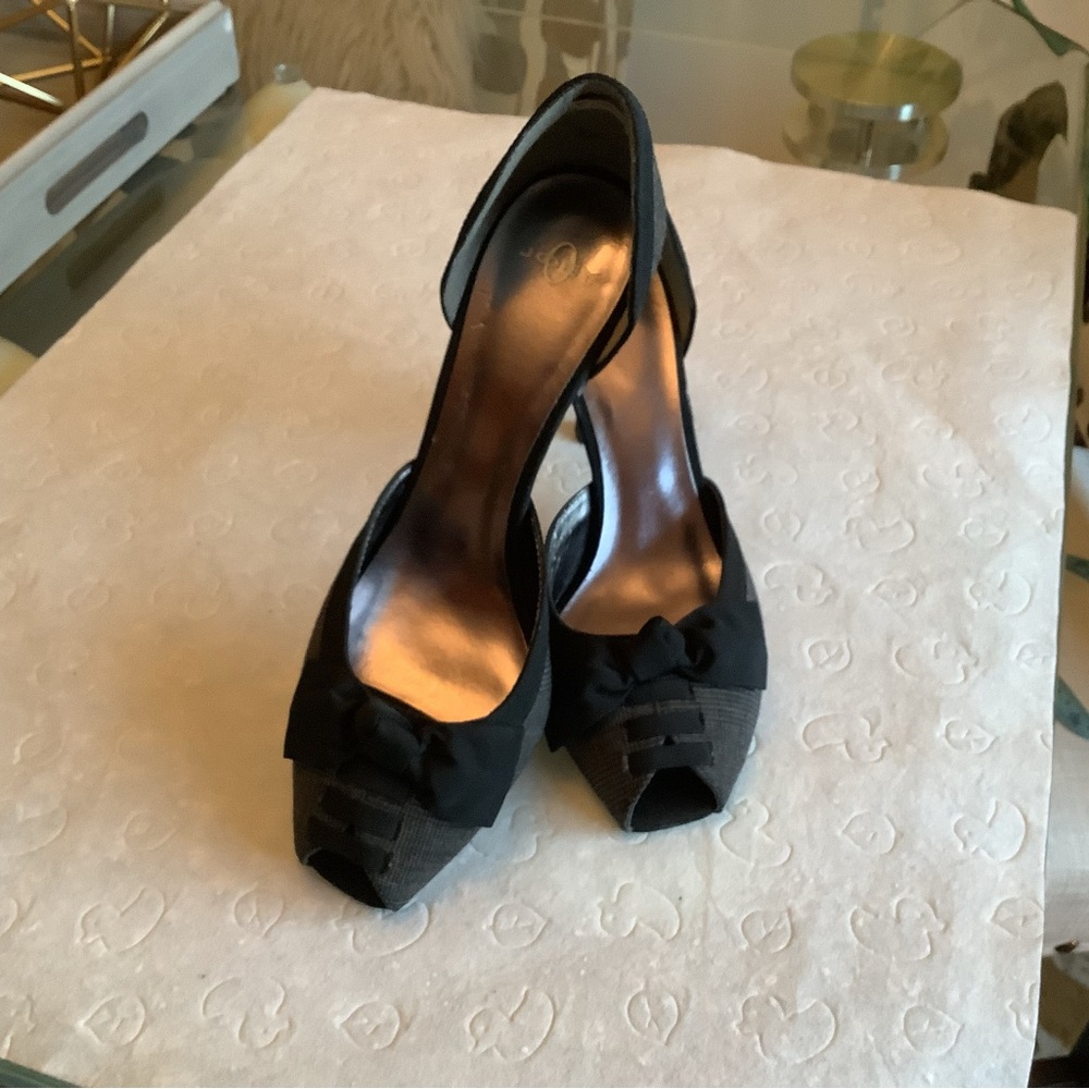 Joey O fabric pumps